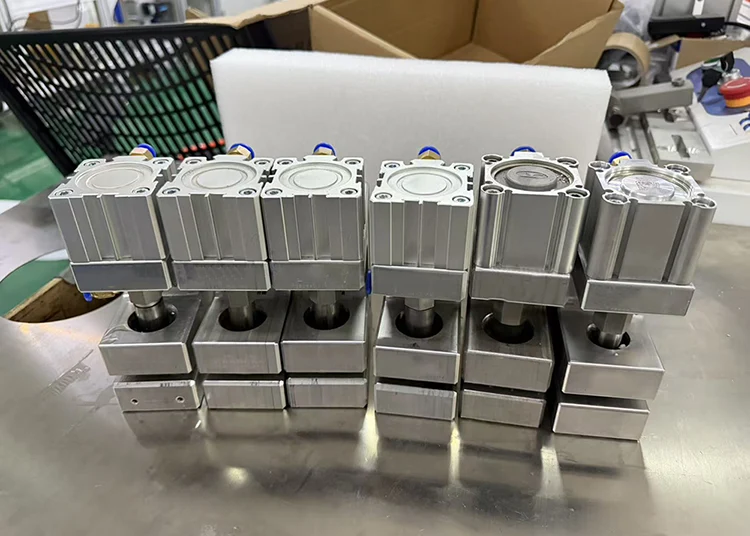 Fustella pneumatica a taglio completo