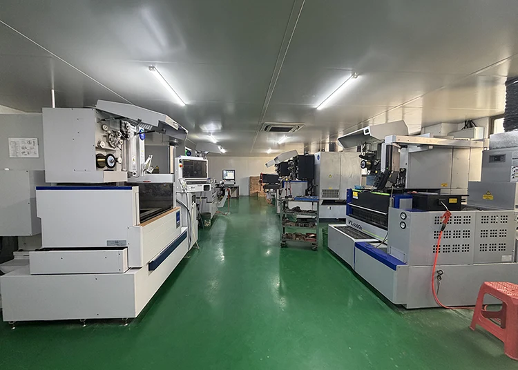 Servizio di lavorazione composita di tornitura-fresatura